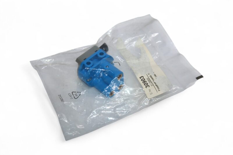 FESTO SV-3-M5 FRONT PANEL VALVE 6817