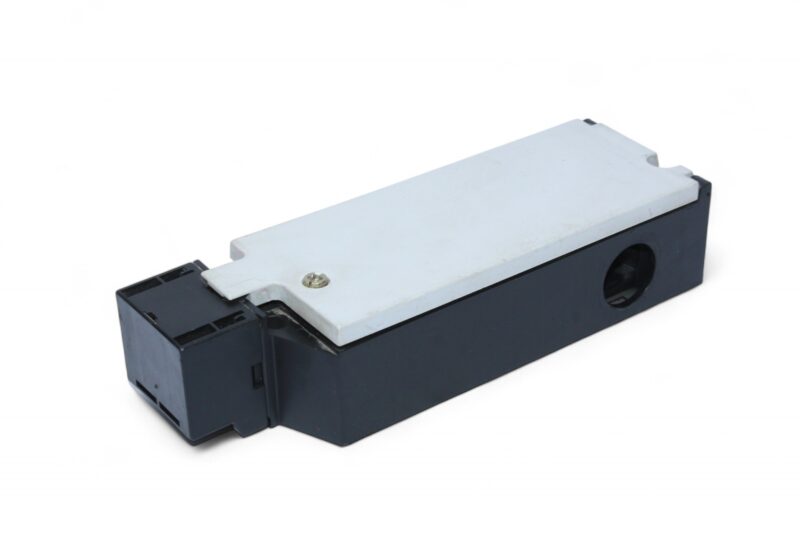 MOELLER AT0-11-24DFT-ZBZ/X INTERLOCK SWITCH - Image 5