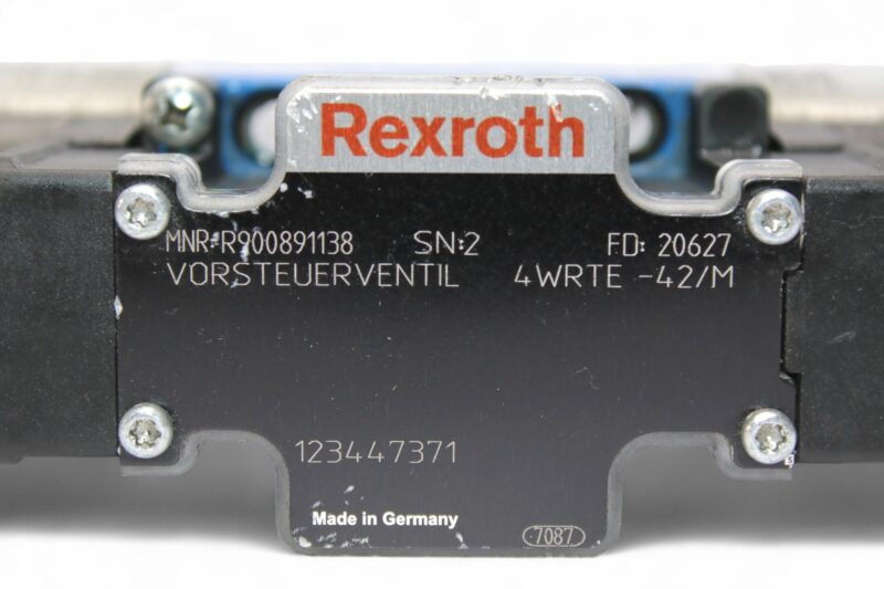 REXROTH R900891138 HIGH RESPONSE VALVE PILOT OPERATED 4WRTE-42/M - Image 2