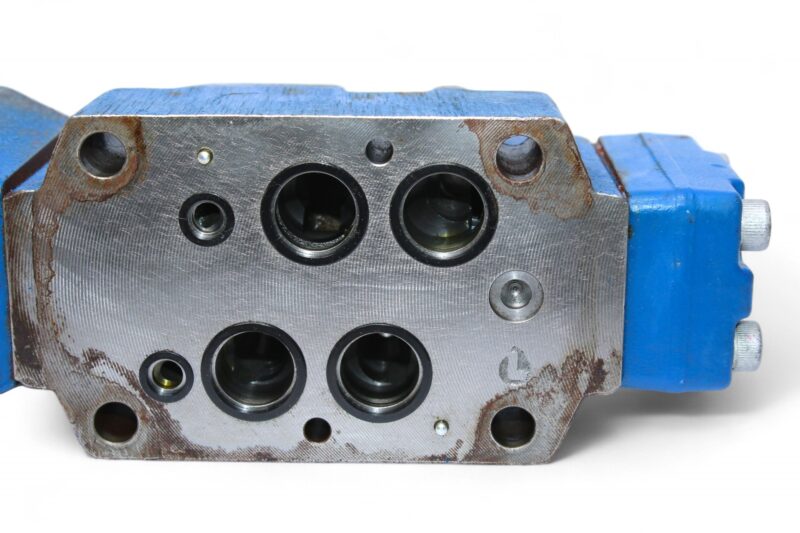REXROTH R900954279 PILOT OPERATED PROPORTIONAL DIRECTIONAL VALVE 4WRTE16W6-200L-43/6EG24K31/A1M - Image 6
