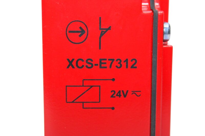 TELEMECANIQUE XCS-E7312 SAFETY SWITCH - Image 2