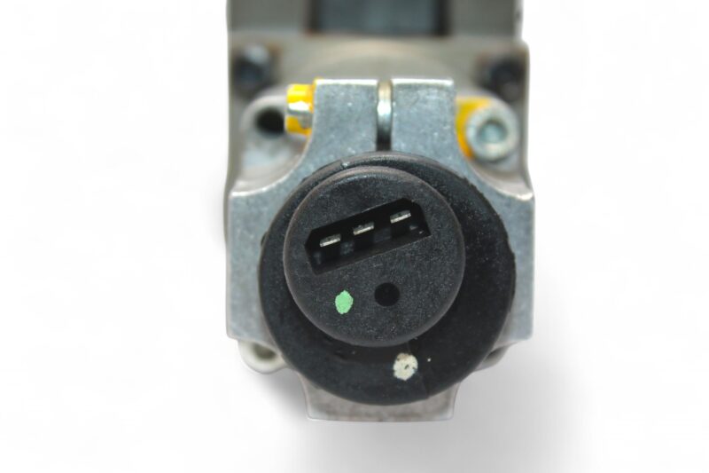 BOSCH 0 811 404 081 SERVO SOLENOID VALVE - Image 4