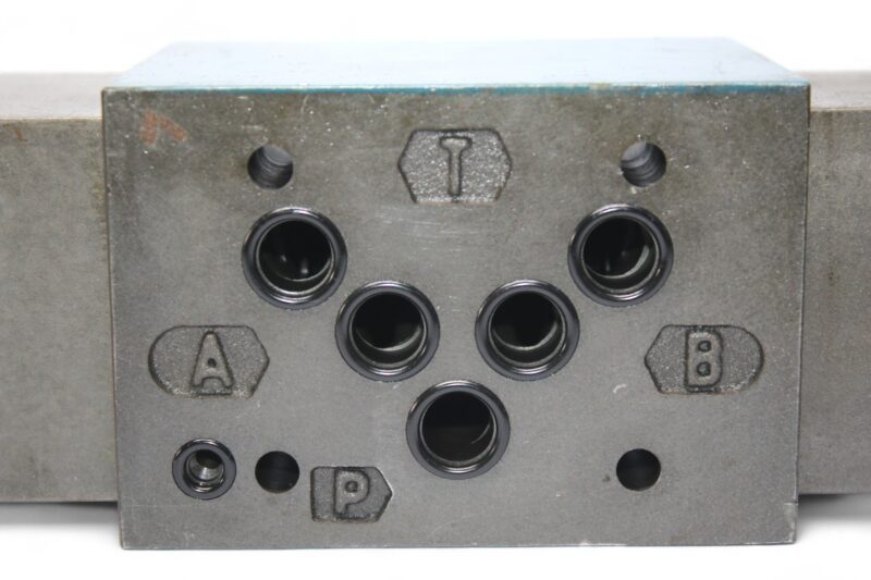 BOSCH 0 811 404 081 SERVO SOLENOID VALVE - Image 7
