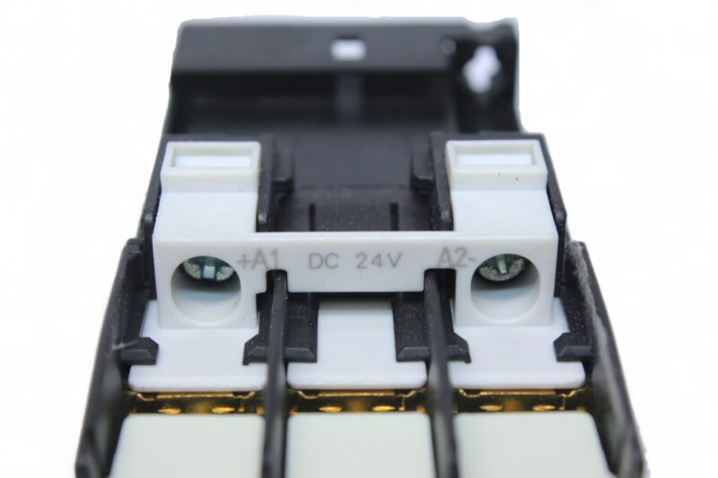 SIEMENS 3RT1024-1BB44 POWER CONTACTOR - Image 4