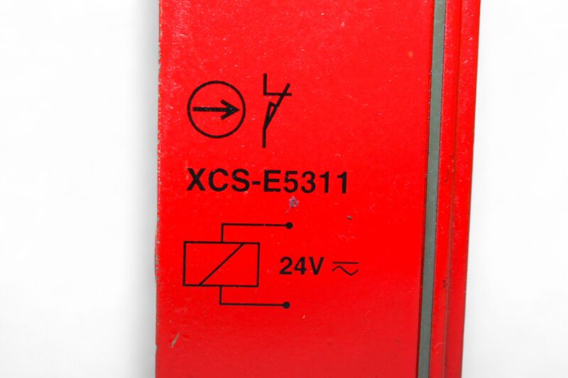 TELEMECANIQUE XCS-E5311 SAFETY SWITCH - Image 2