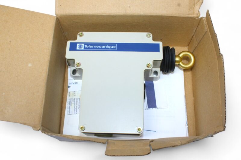 TELEMECANIQUE XY2CE3A010 EMERGENCY STOP ROPE PULL SWITCH - Image 6