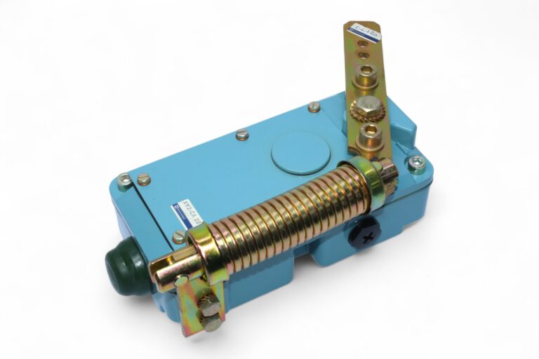 TELEMECANIQUE XY2-CA 220 CABLE PULL SWITCH