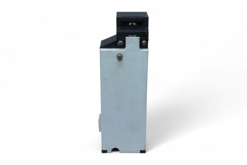 MOLLER AT0-11-24DMT-ZBZ/X SAFETY INTERLOCK SWITCH - Image 3