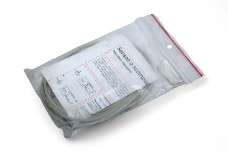 Camozzi CST-220 Magnetic Proximity Switch - Image 3