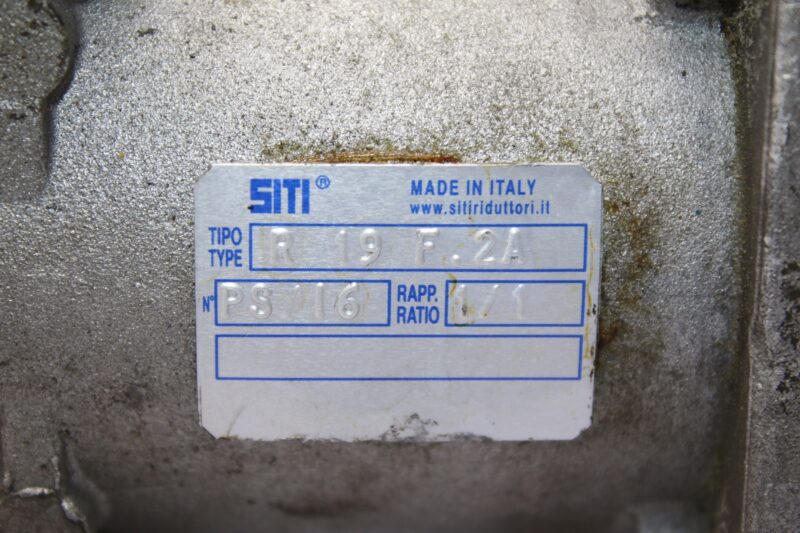 SITI R 19 F.2A RIGHT ANGLE GEARBOX i=1 - Image 2