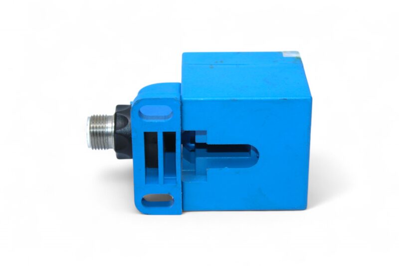WENGLOR IQ200BK70VA3 INDUCTIVE PROXIMITY SENSOR - Image 5