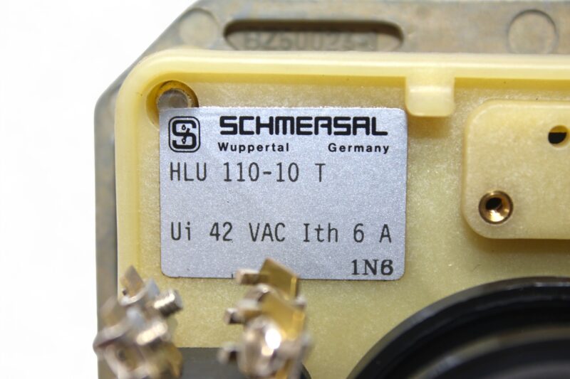 SCHMERSAL HLU 110-10T JOYSTICK - Image 3