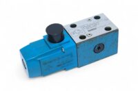 VICKERS ECG 02 L2F24 U 32 SOLENOID OPERATED DIRECTIONAL VALVE
