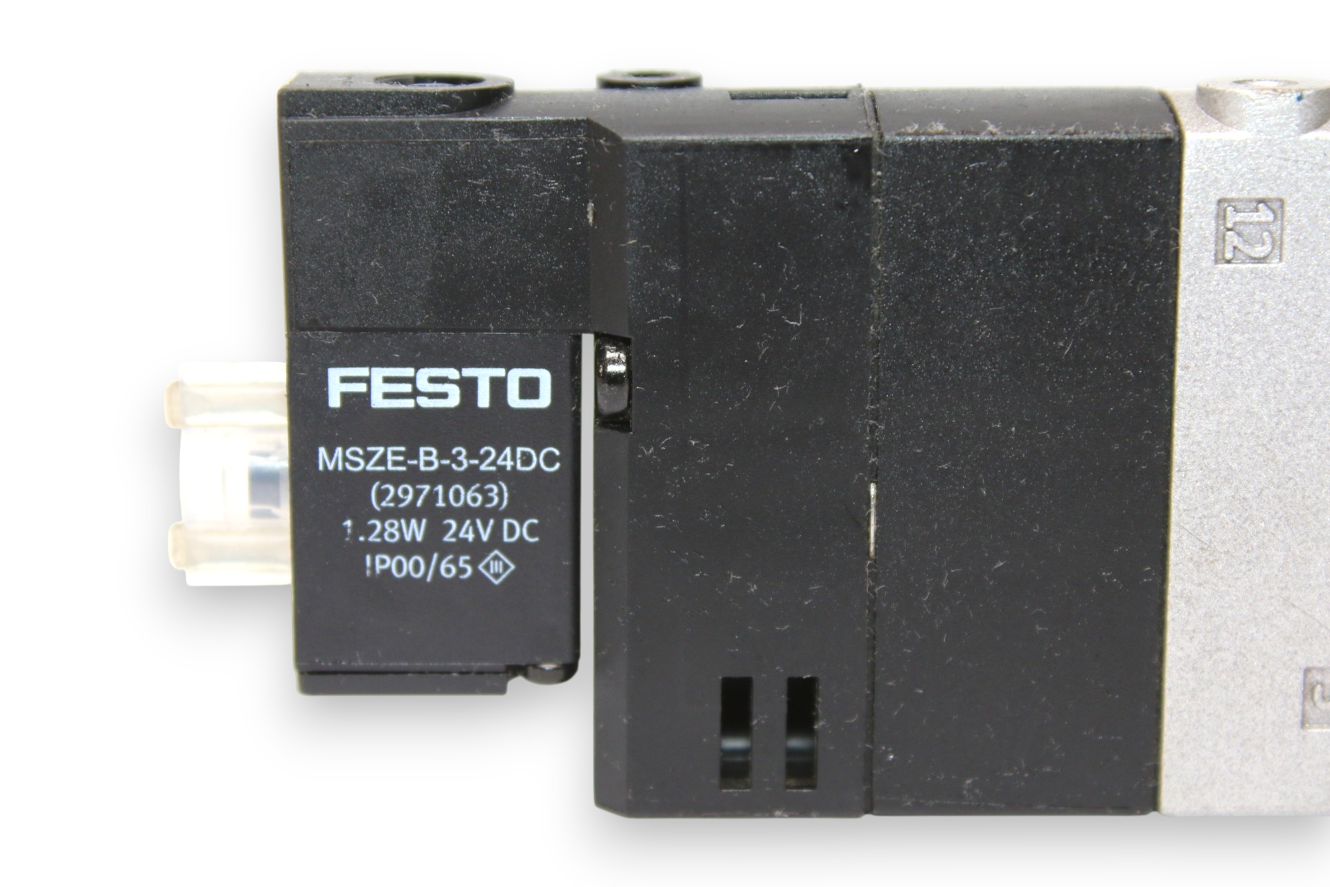 FESTO CPE14-M1BH-5/3E-1/8 SOLENOID VALVE 196935 - Image 3