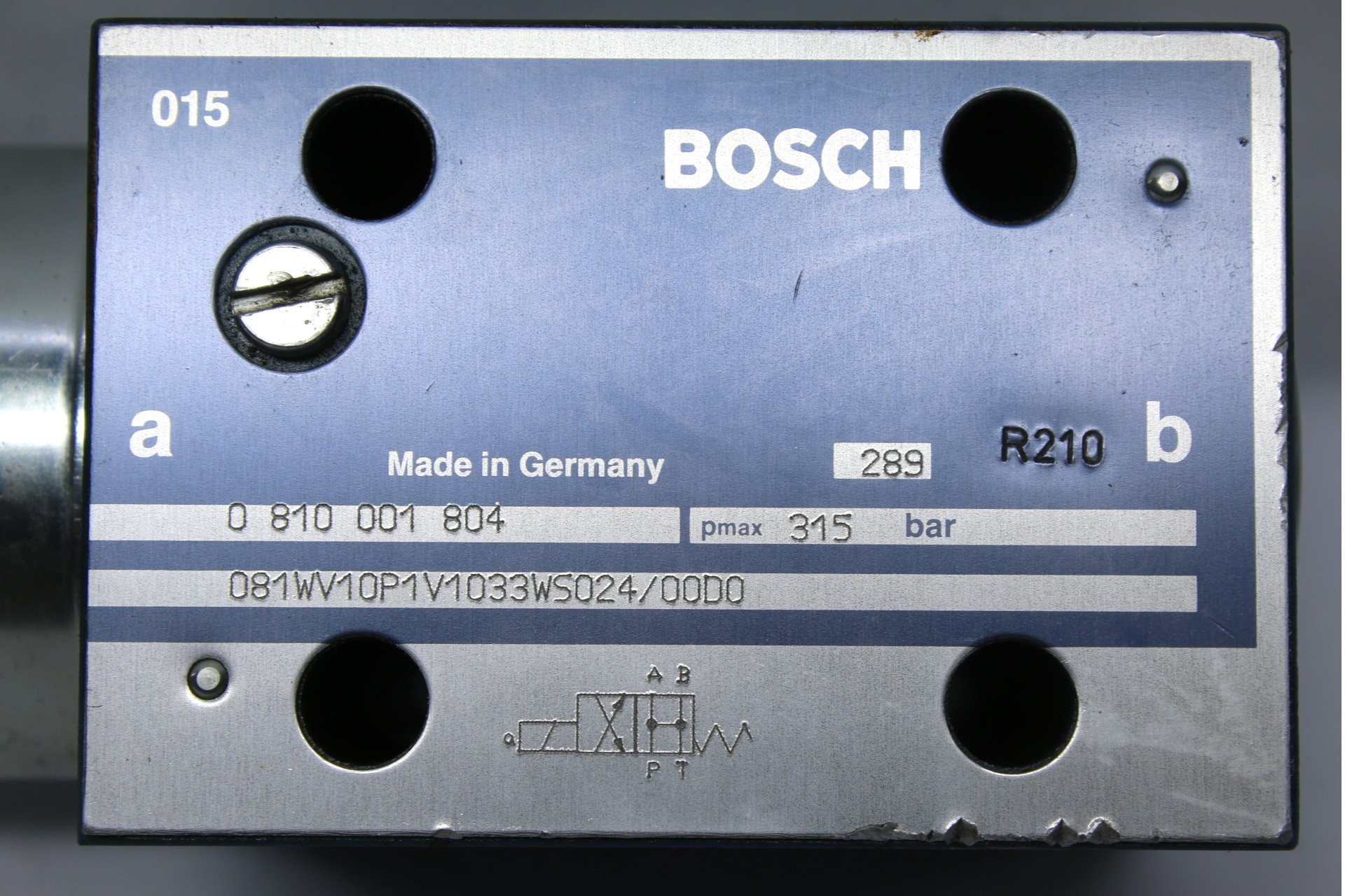 BOSCH 0 810 001 804 DIRECTIONAL CONTROL VALVE 081WV10P1V1033WS024/00D0 - Image 2