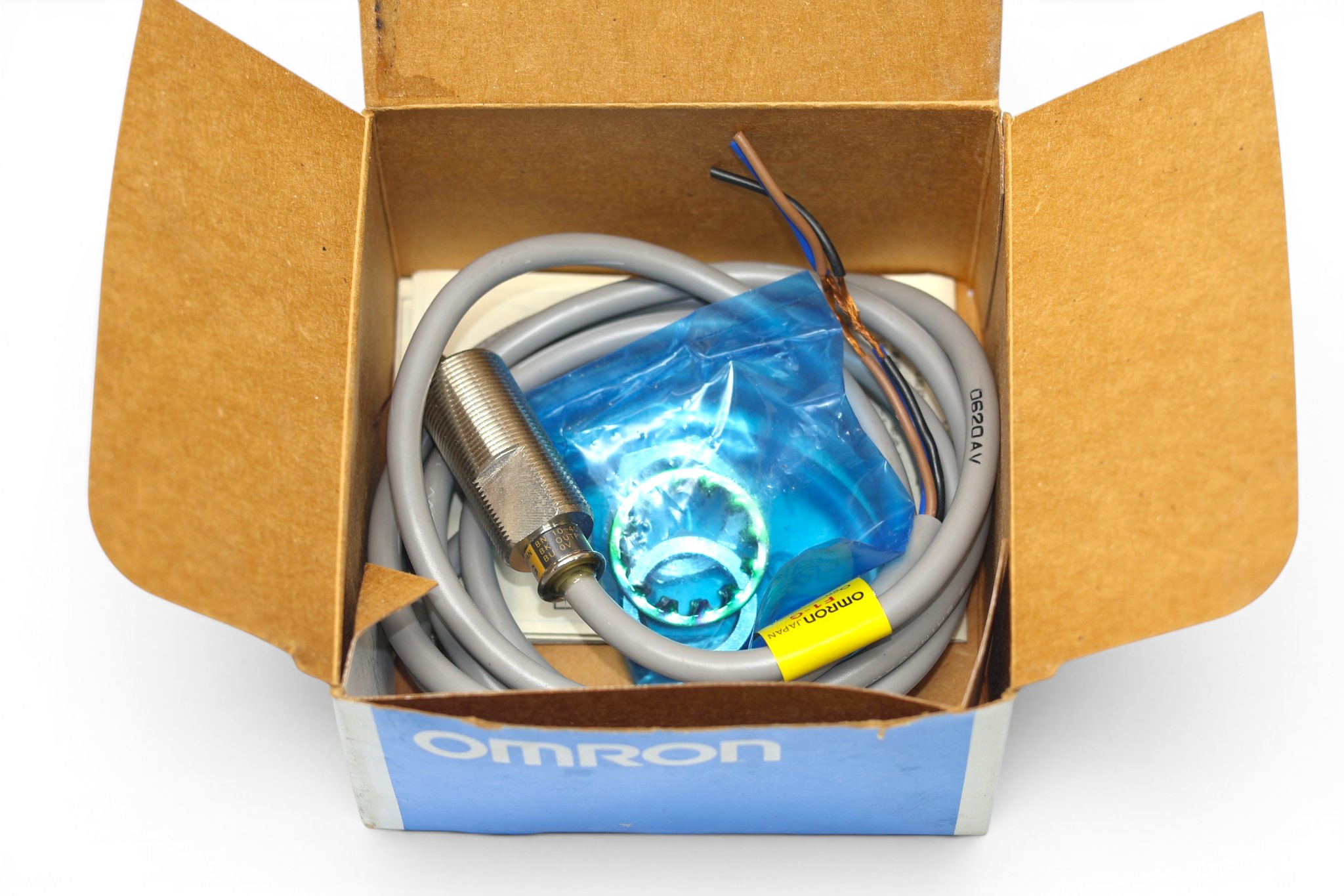 OMRON TL-X5F1-G INDUCTIVE PROXIMITY SENSOR - Image 10