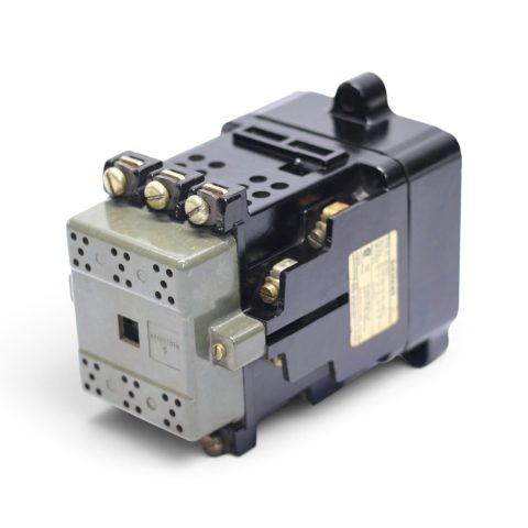 SIEMENS 3TA2210-3N CONTACTOR (15 Kw)