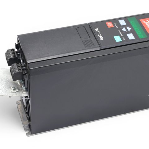 DANFOSS 195N1051 FREQUENCY CONVERTER VLT2822PT4B20STR1DBF00A00C0 (2.2kW / 3.0 HP)