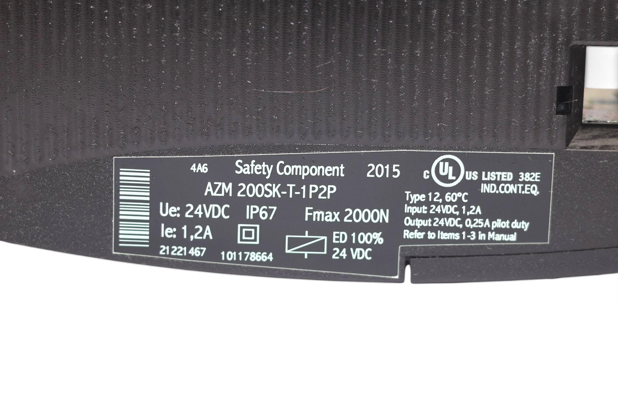 SCHMERSAL AZM 200SK-T-1P2P SOLENOID INTERLOCK 101178664 - Image 3
