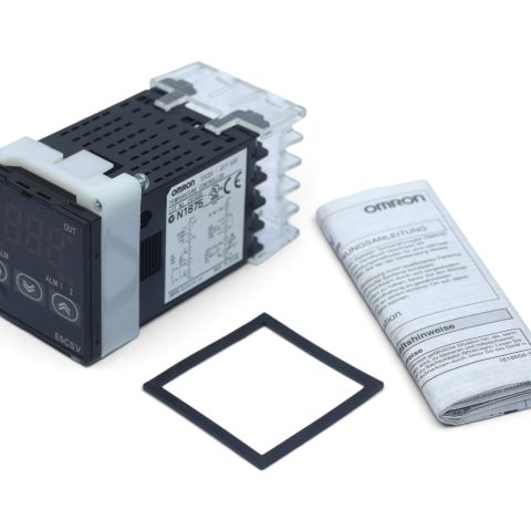 OMRON E5CSV-Q1T-500 TEMPERATURE CONTROLLER
