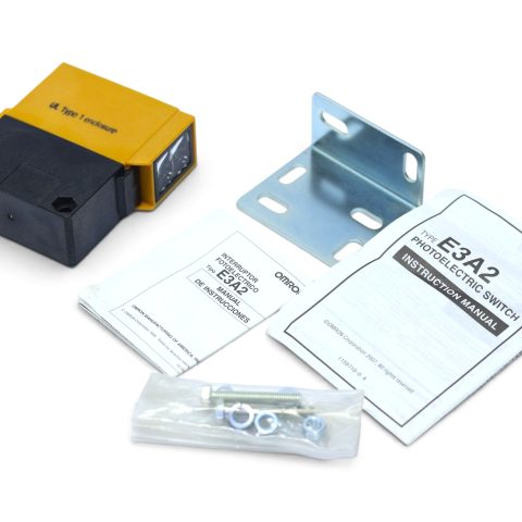 OMRON E3A2-R3M4T PHOTOELECTRIC SWITCH