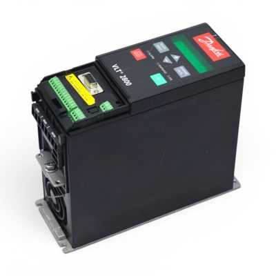 DANFOSS 195N1039 FREQUENCY CONVERTER VLT2815PT4B20STR1DBF00A00C0 (2.6 kVa)