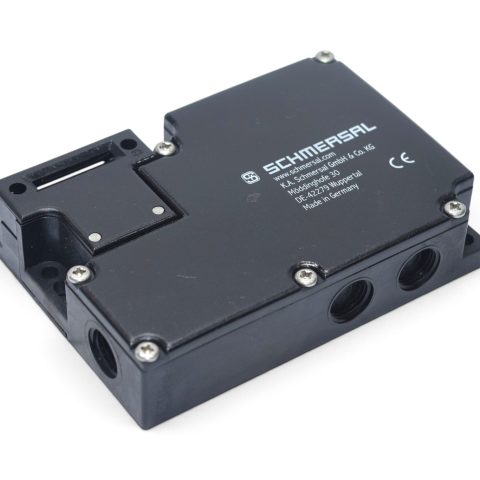 SCHMERSAL AZM 161CC-12/12RKA-024 SOLENOID INTERLOCK 101166287